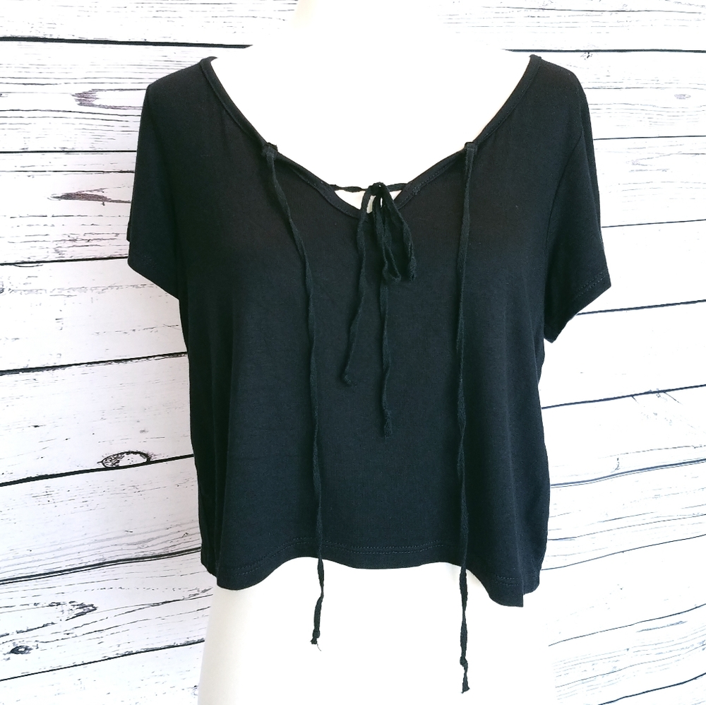 🍋 3/$30 NWOT Don't Ask Why Black V-Neck Crop Top